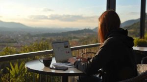 Una mirada realista del trabajo 100% online, mientras viajo